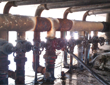 Colector de distribucin ubicado debajo del tanque: si este elemento se encuentra deteriorado, posibilita la disminucin del caudal de agua y obstruccin de las caeras que alimenta